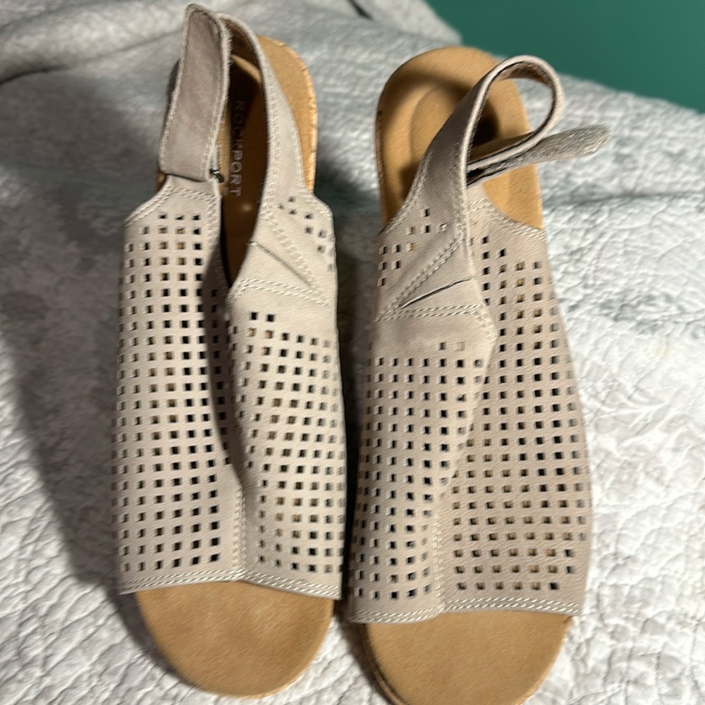 Rockport women’s wedge tan size 9. Excellent condition, worn maybe once!!
